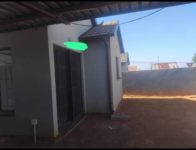 2 BEDROOM HOUSE FOR SALE IN SOSHANGUVE VV
